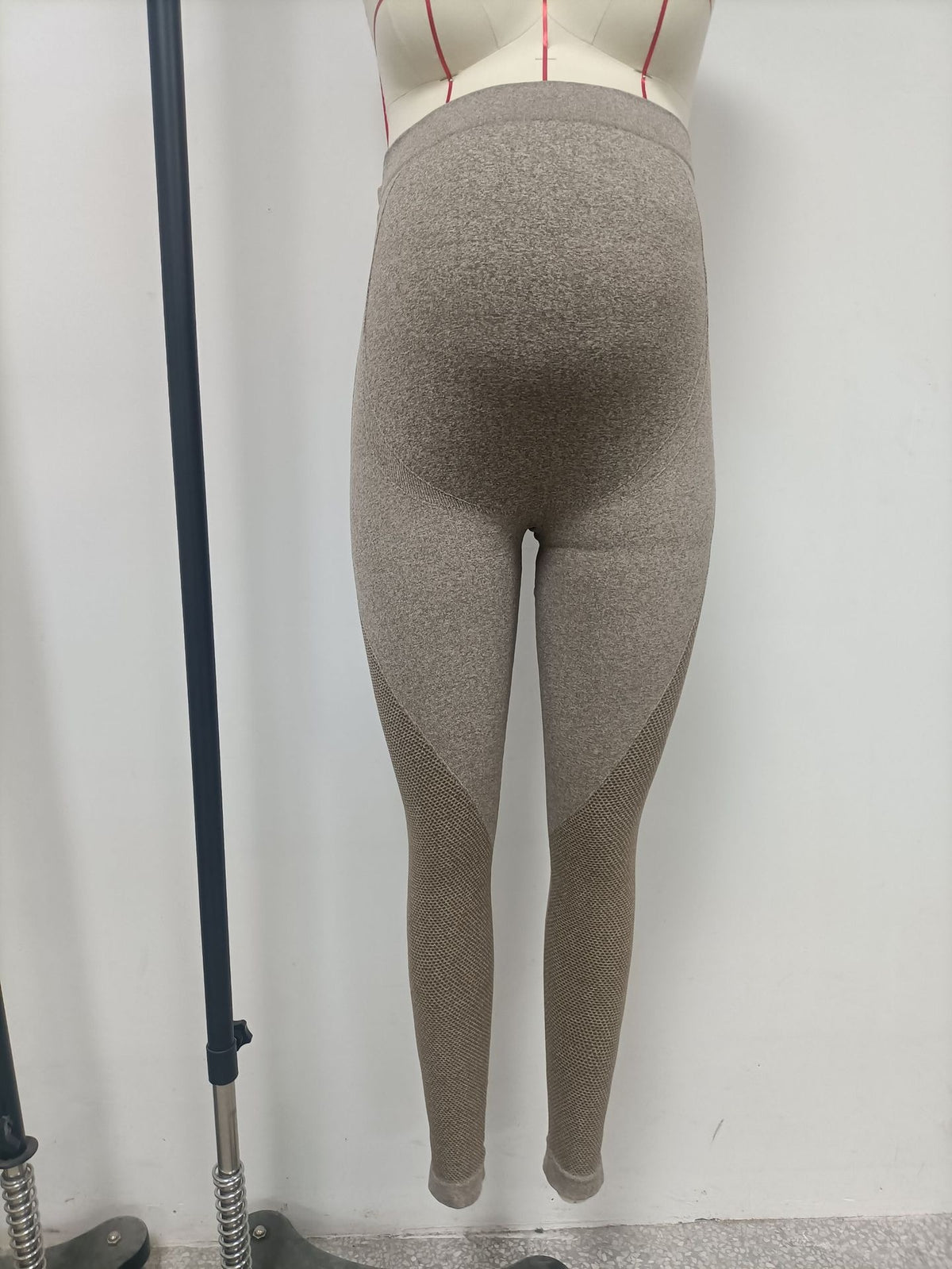 Seamless Knitted Sports Yoga Pregnant Women's Pants Moisture wicking, Quick drying, Breathable cropped pants