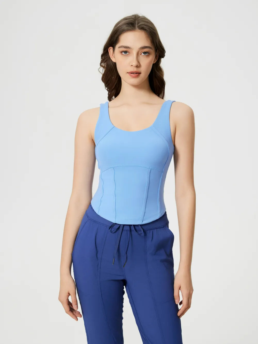 Short slim fit and slimming sports vest for women with chest cushion beautiful back sleeveless fitness yoga suit
