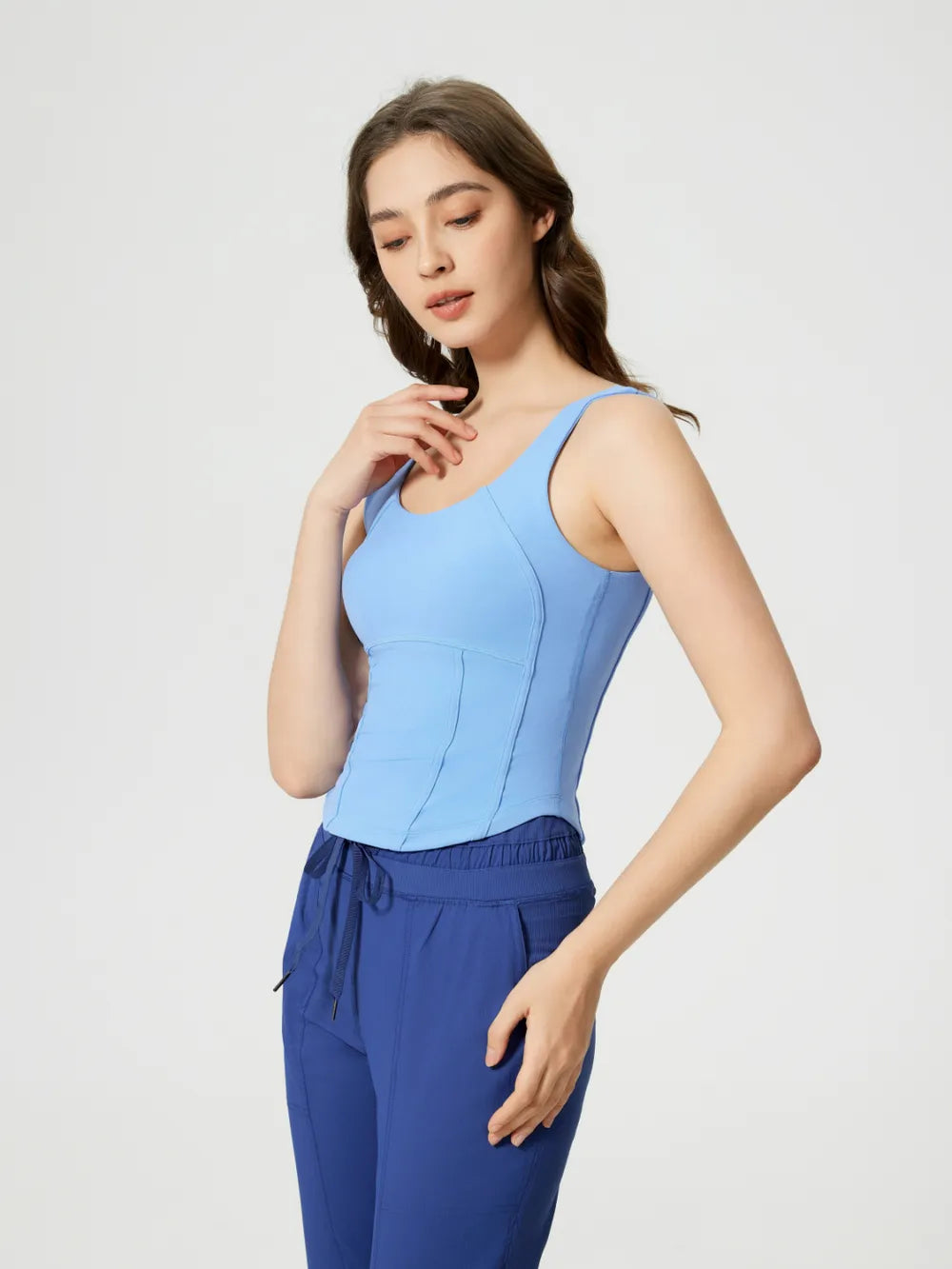 Short slim fit and slimming sports vest for women with chest cushion beautiful back sleeveless fitness yoga suit